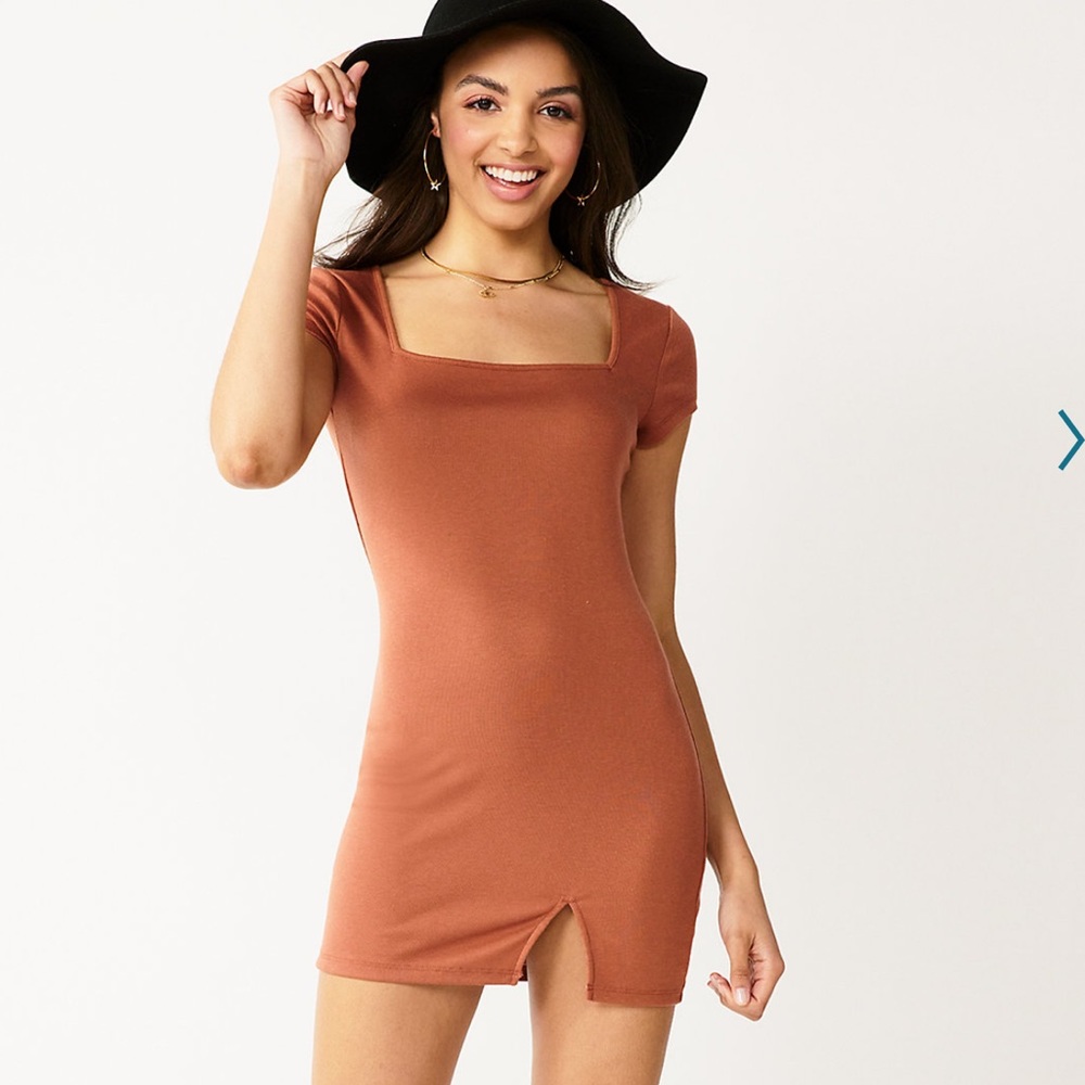 New Juniors' SO° Square Neck Bodycon
Mini Dress